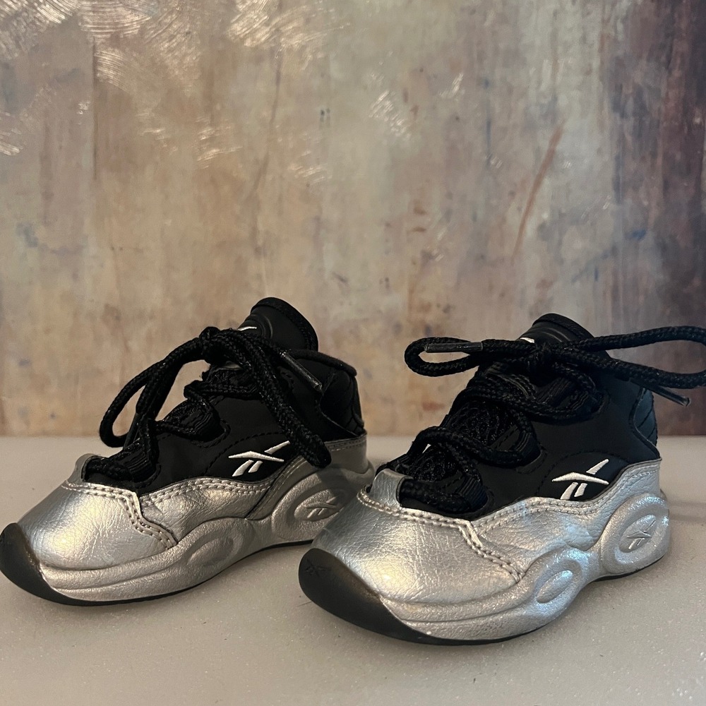 Reebok Question Mid Kids Size 6 Silver Black Excellent Iverson Basketball Shoes